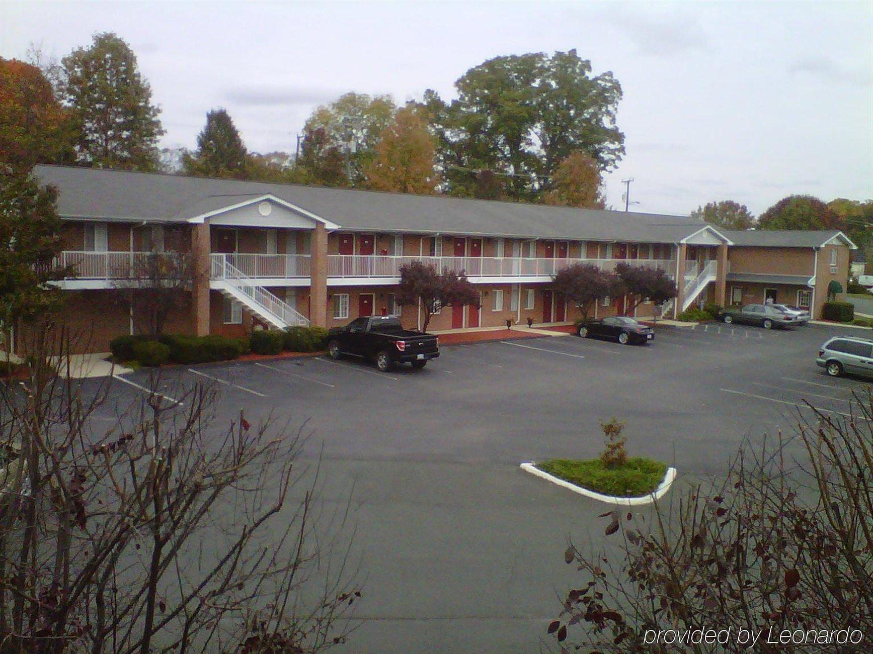 Affordable Suites Charlottesville Extérieur photo