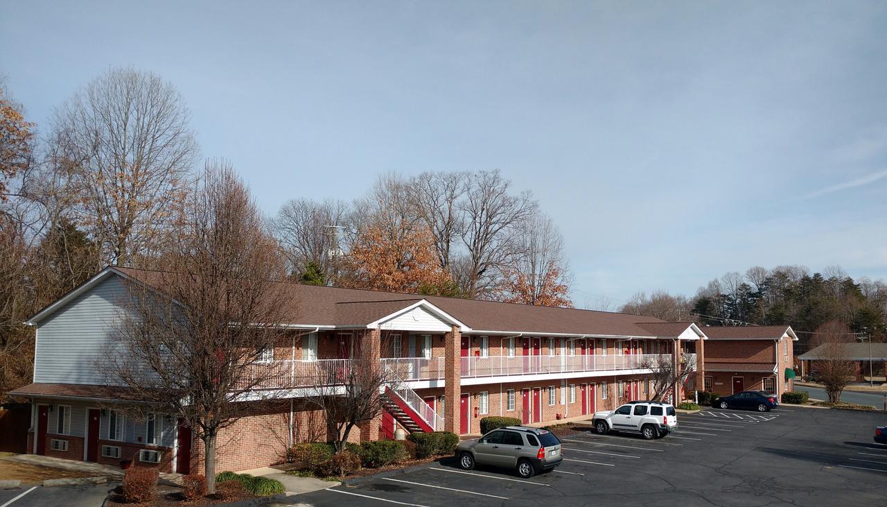 Affordable Suites Charlottesville Extérieur photo
